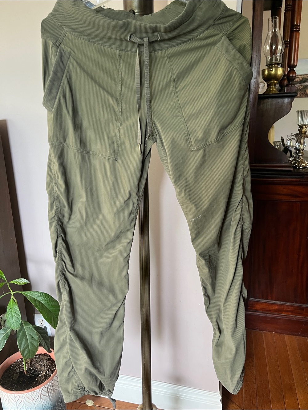 Lululemon athletics Women’s Olive Green Drawstring Casual Pants